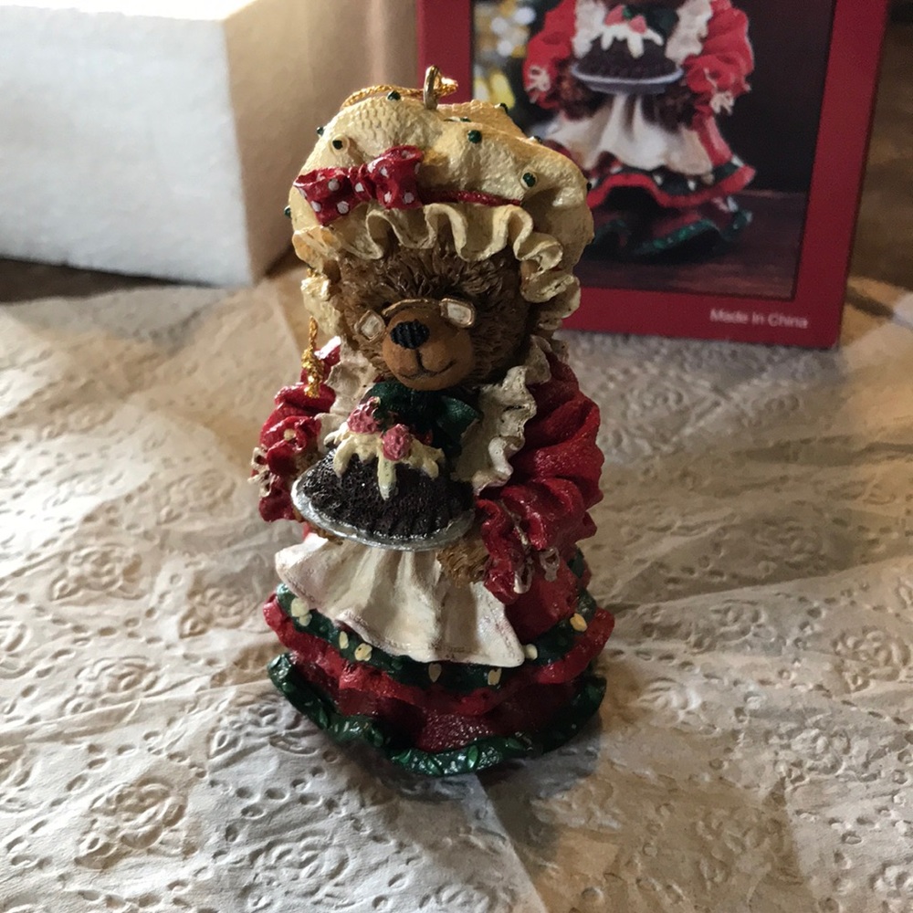 Mrs Clays Teddy Bear figurine    Very detailed